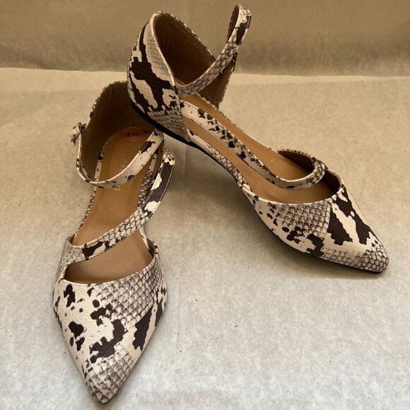 Madden Girl Women's Gray/Black Emeline Pointy Toe Snake Print Flats Shoe, Sz 7.5 - Picture 2 of 12